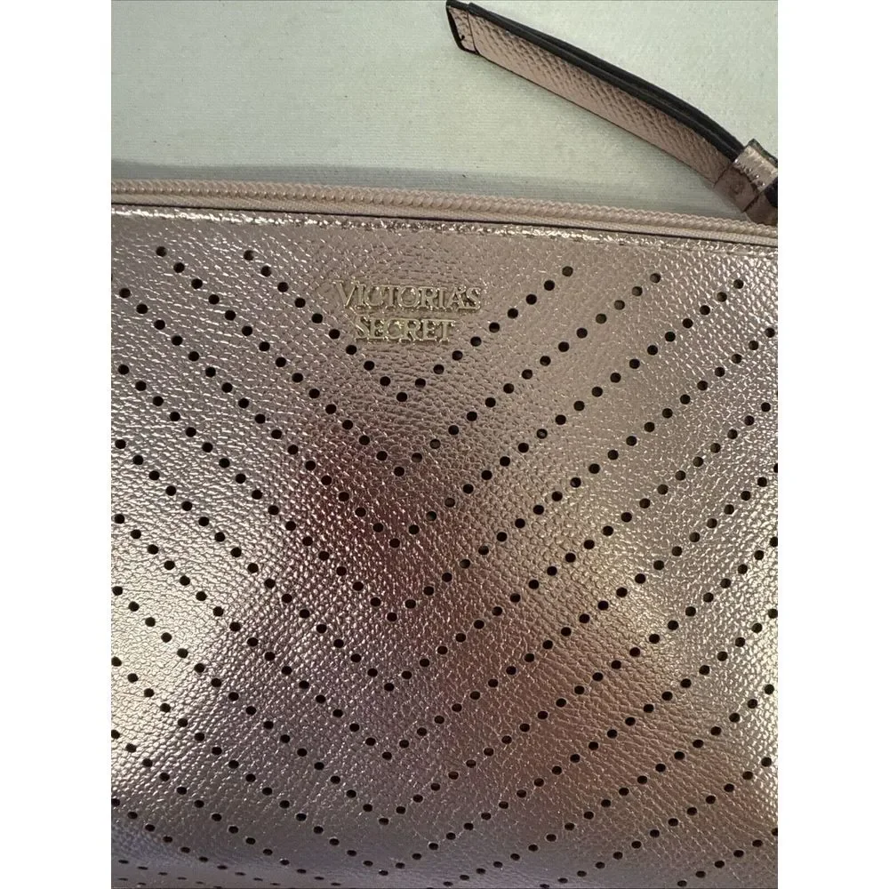Victorias Secret Gold‎ Clutch Wristlet, Barley Used Cute